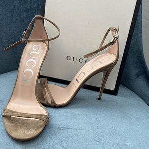 Beautiful Gucci suede sandals with GG crystal buckle❣️